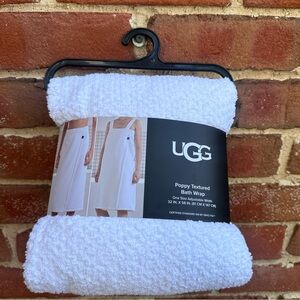 NWT UGG BATH TOWEL white